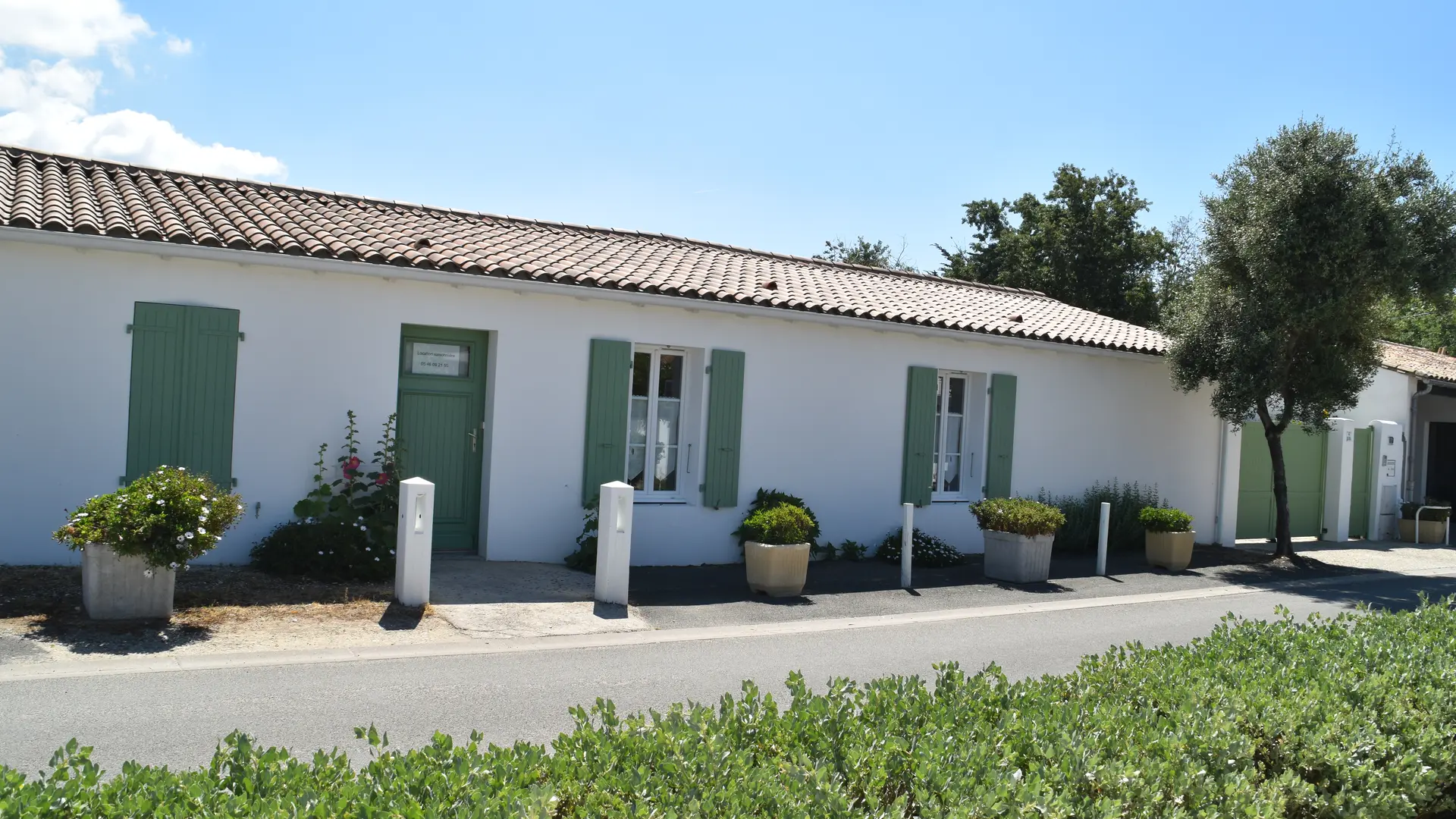 Façade sur l'avenue