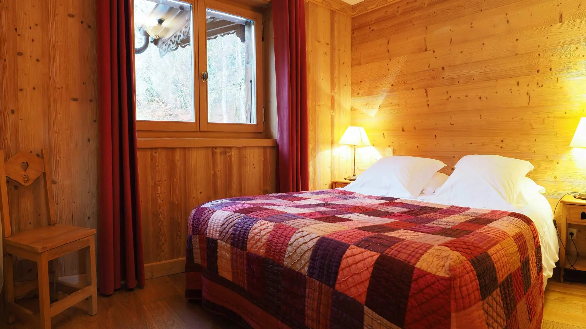 Chambre - Lit Queen Size - Niveau 1 - Appartement PARADISIO