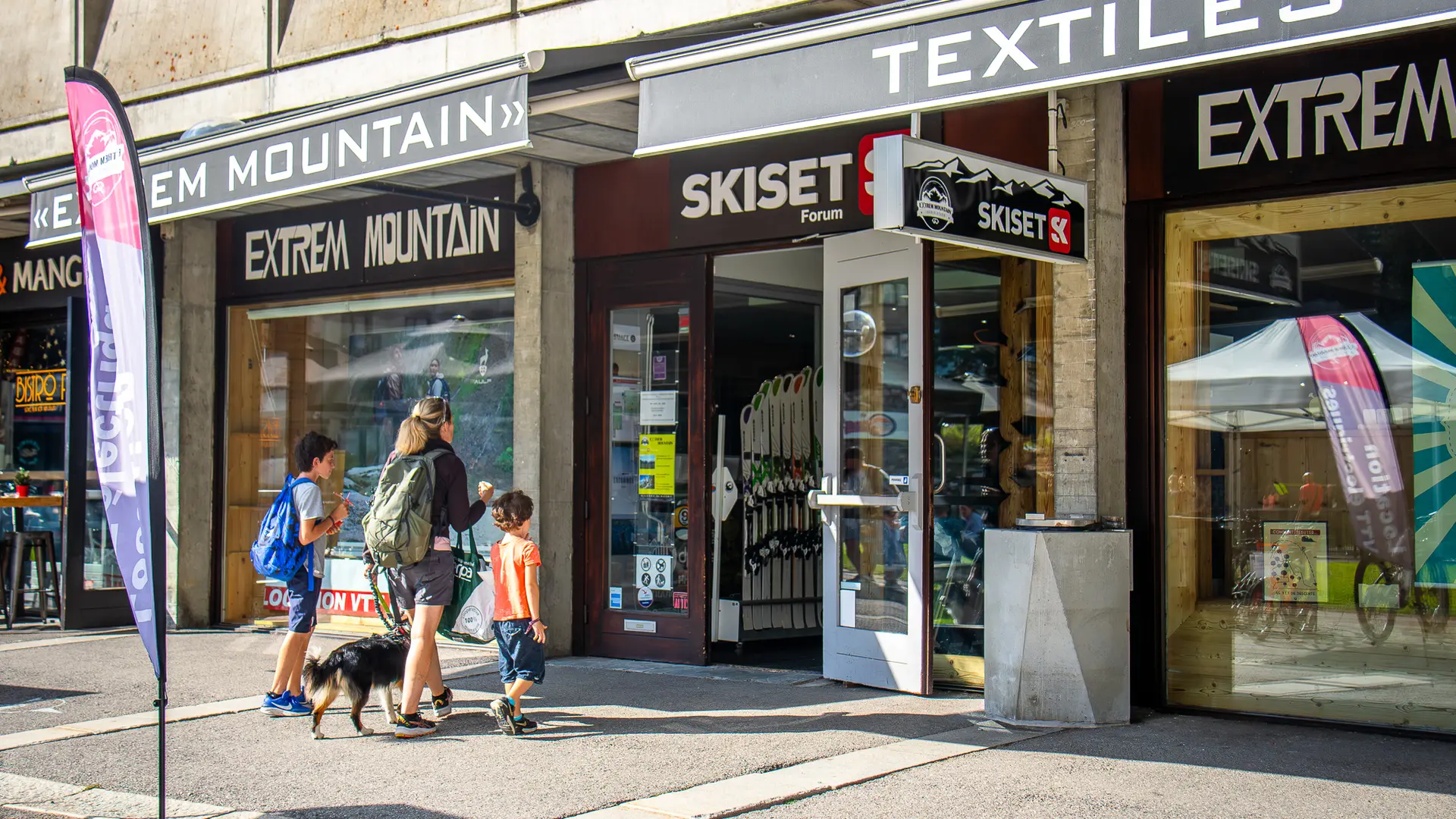 Devanture estivale du magasin
