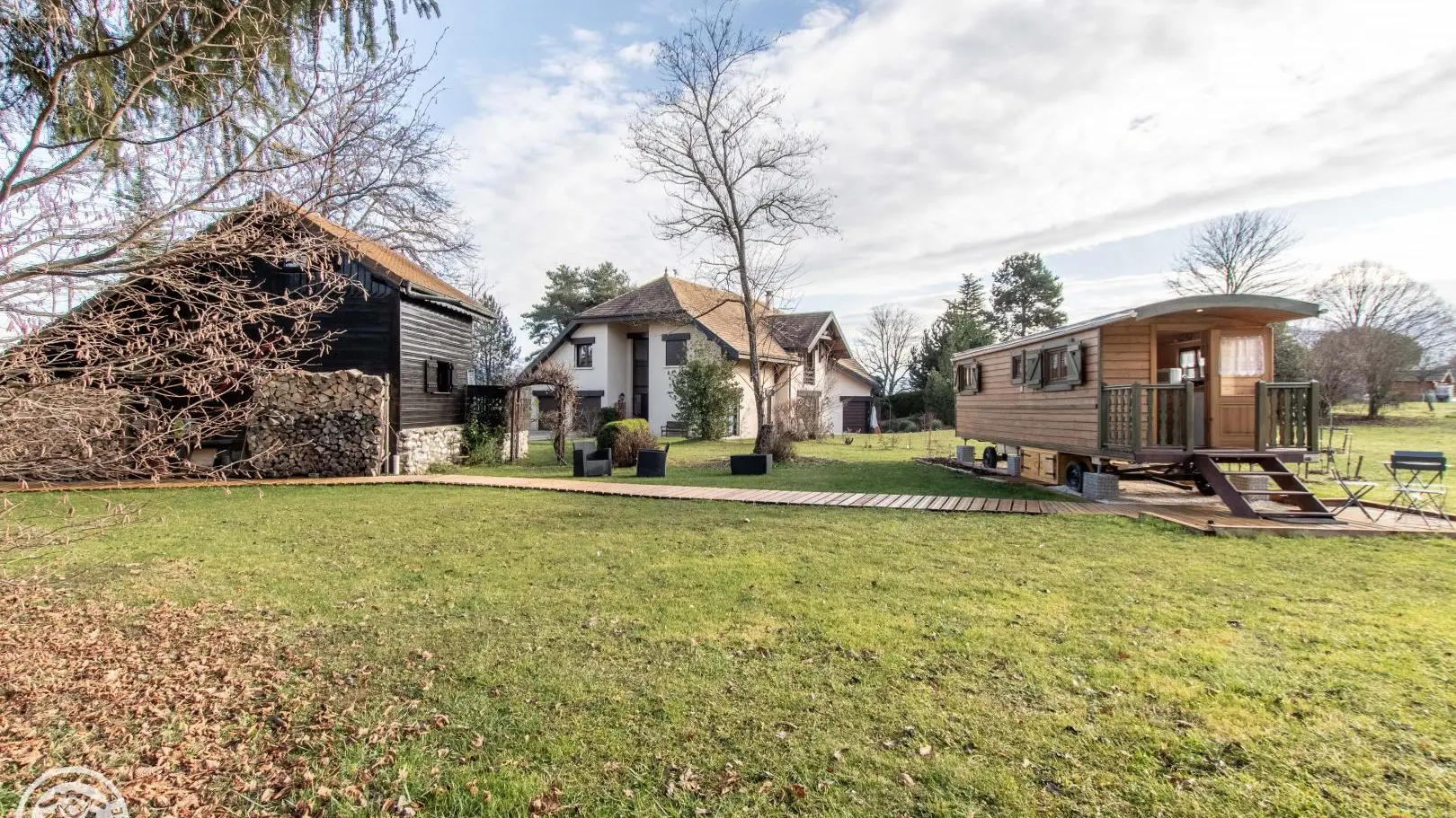 Autour de la roulotte