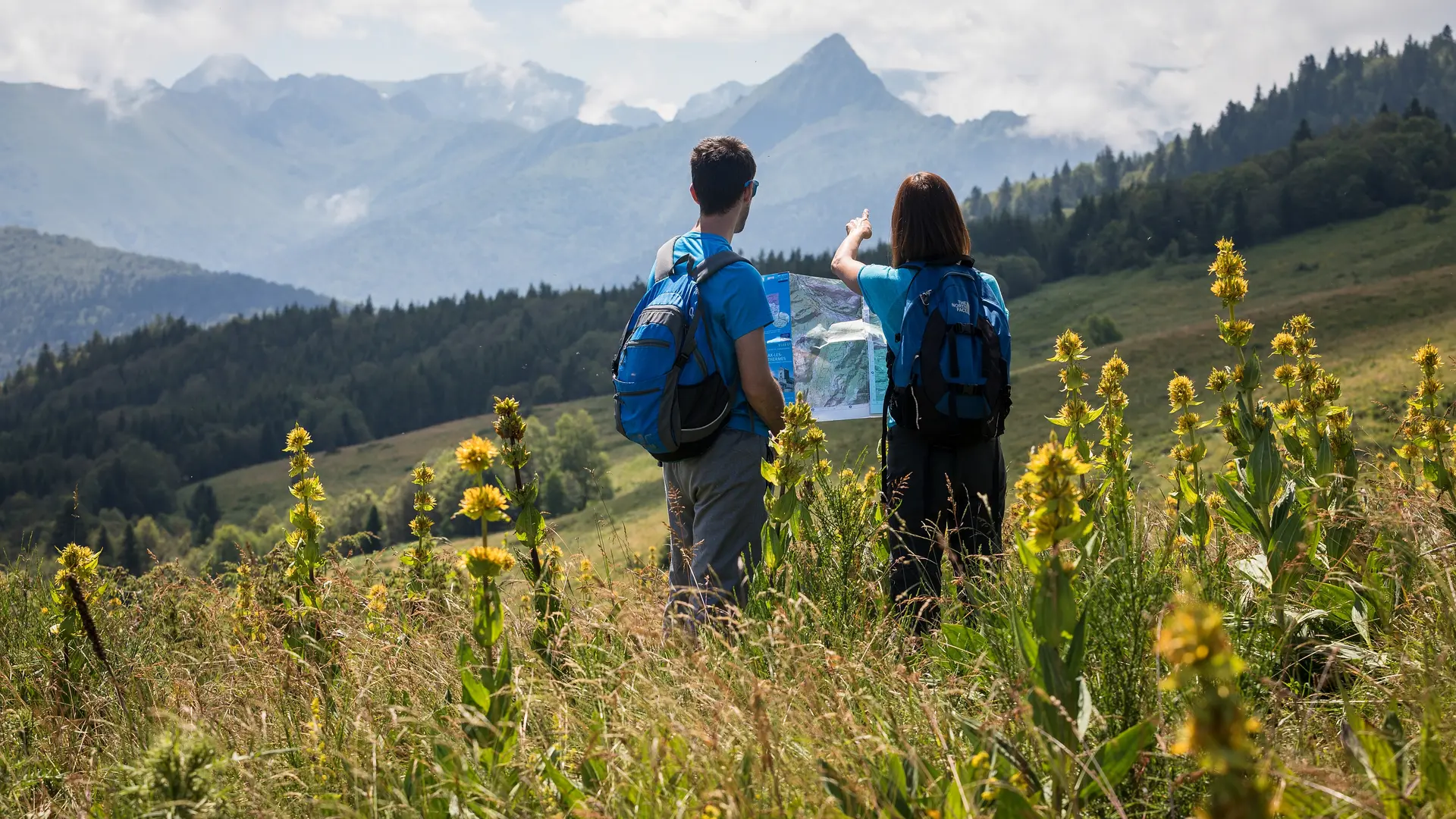 Chioula randonneurs avec vue sur la Dent d'Orlu