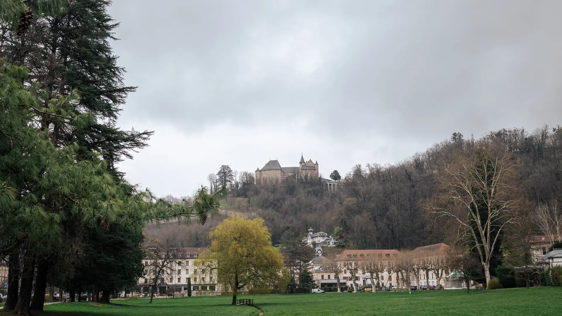 Vue du parc thermal de nos jours.