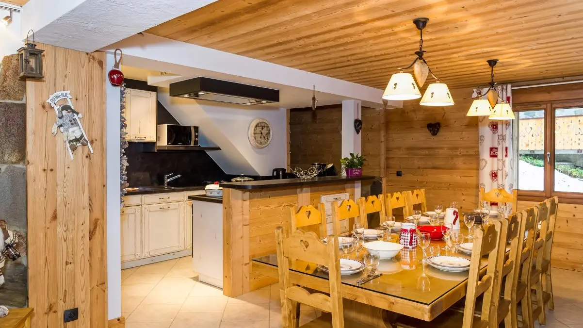 Pièce de vie : cuisine ouverte sur séjour et salle à manger