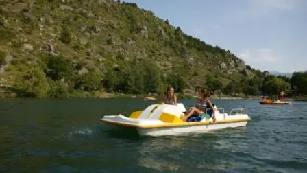 Plan d'eau, baignade, bateaux à pédales, La Roche de rame