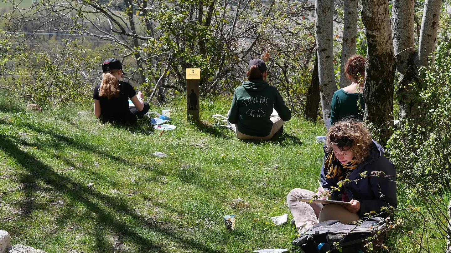 Atelier de peinture en extérieur