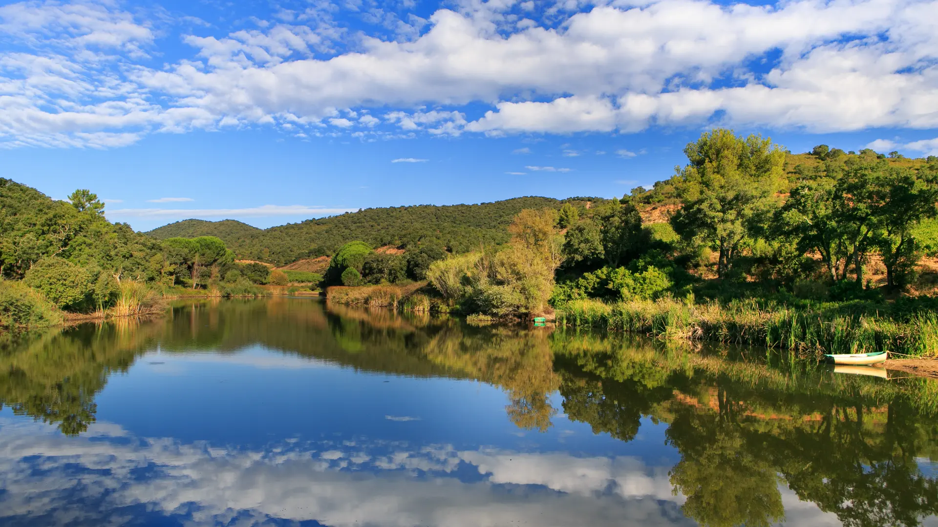 Castle Lake Pas du Cerf