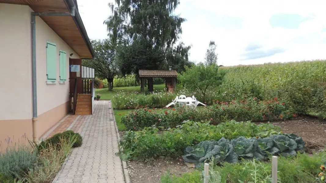 Entrée indépendante à l'arrière de la maison
