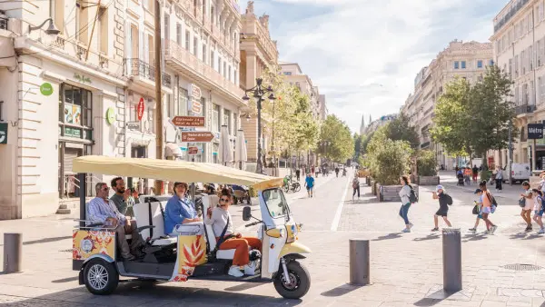 Balade en tuk tuk autour de Notre Dame et petit Panier