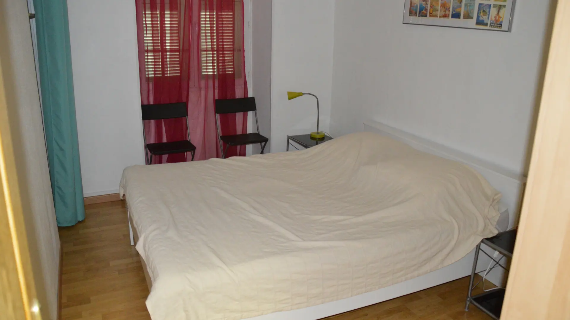 La chambre avec un lit de 160 cm