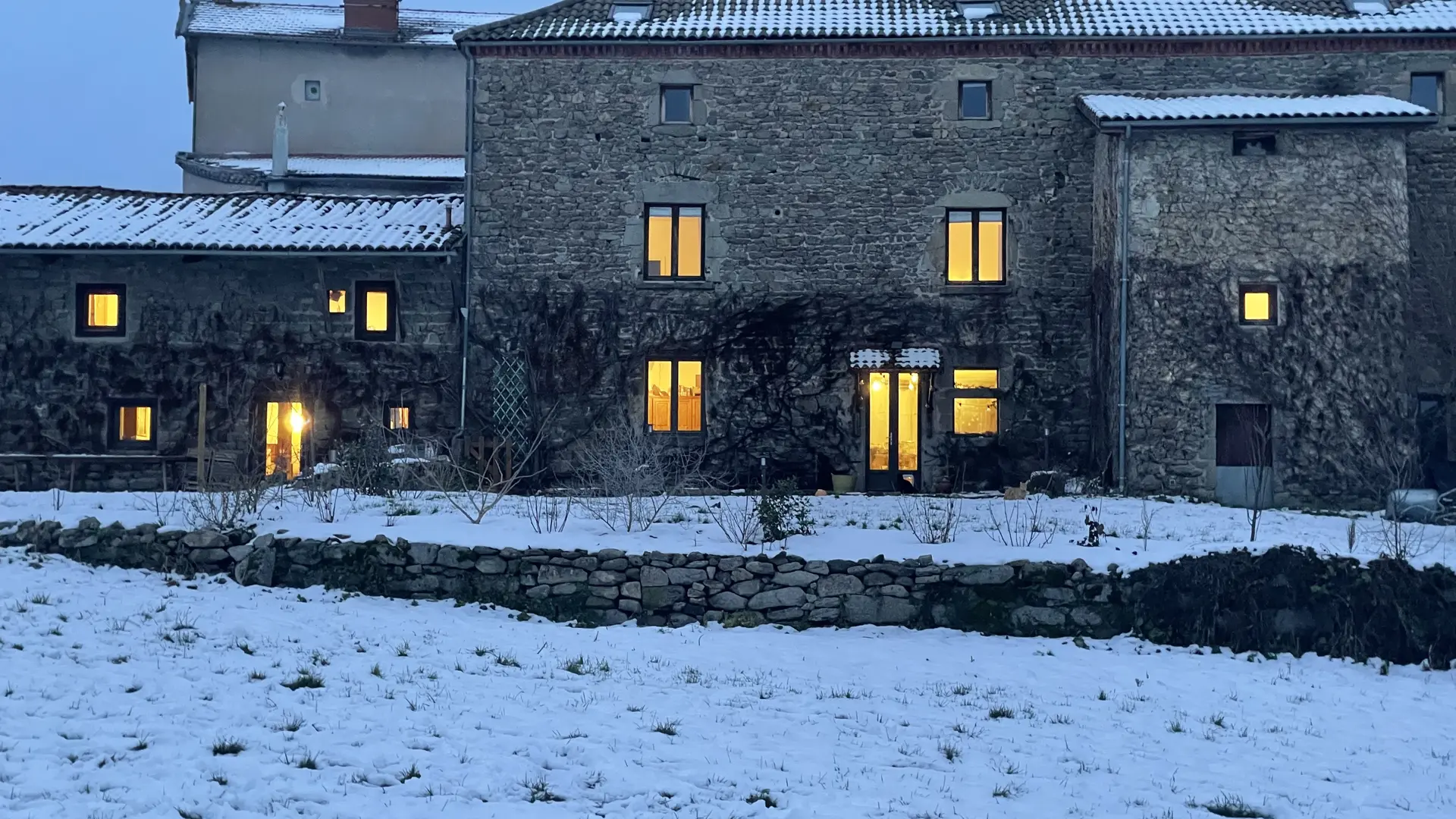 façade hiver soir