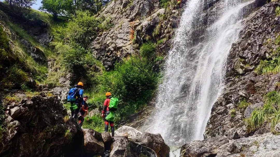 Plongée au cœur d’un environnement sauvage et préservé. Canyon d'Amblard avec Ecrins Spéléo Canyon