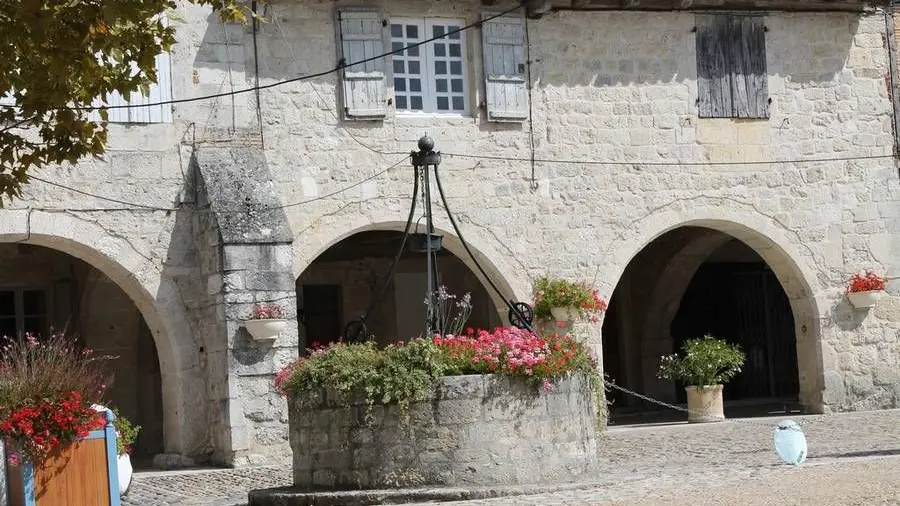 Puits du 12 ème siècle.Castelsagrat.