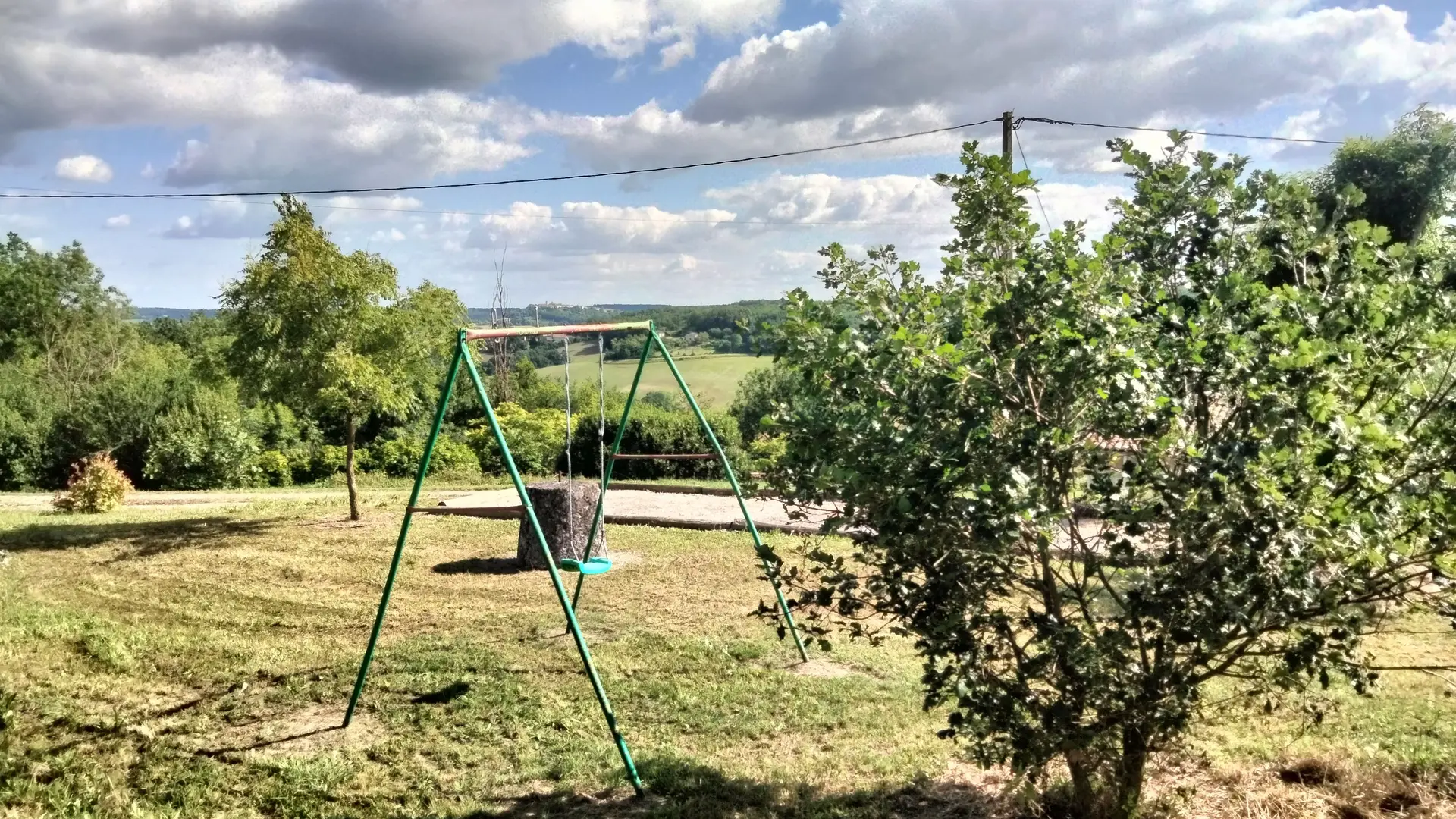 aire de jeux prtique et terrain de pétanque