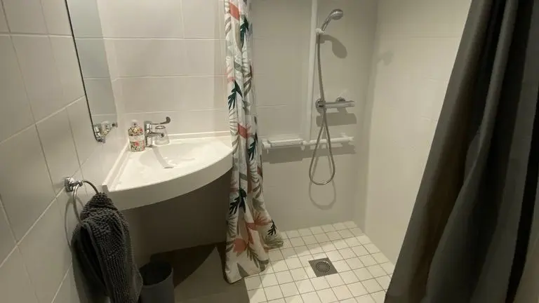Salle de bain 1 PMR