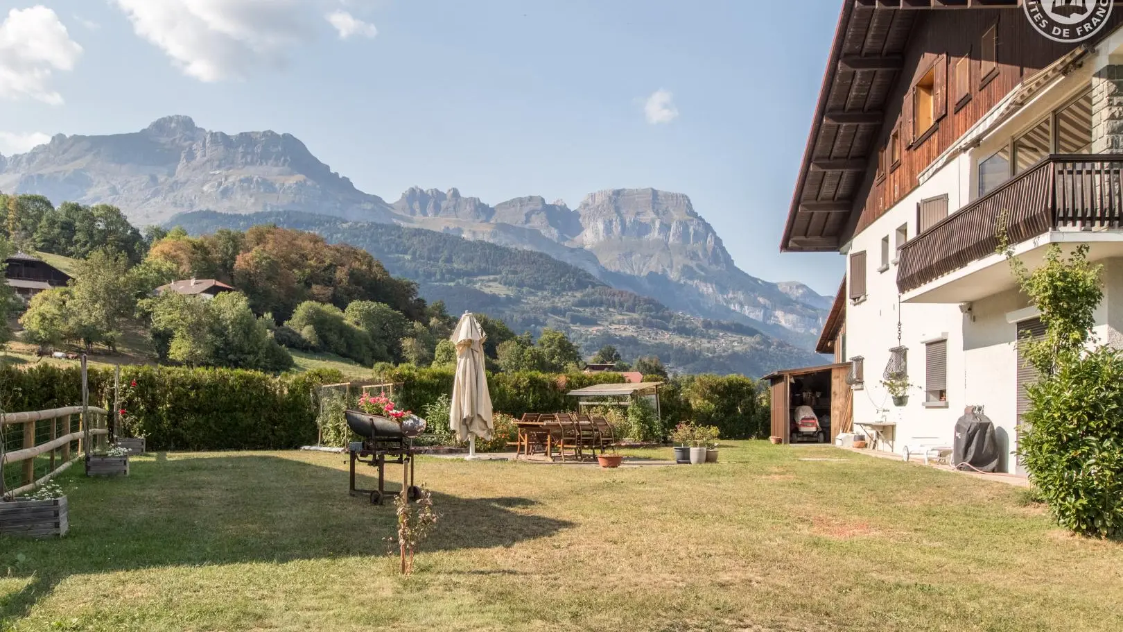 Vue à l'arrière de la maison .        Coté ARAVIS