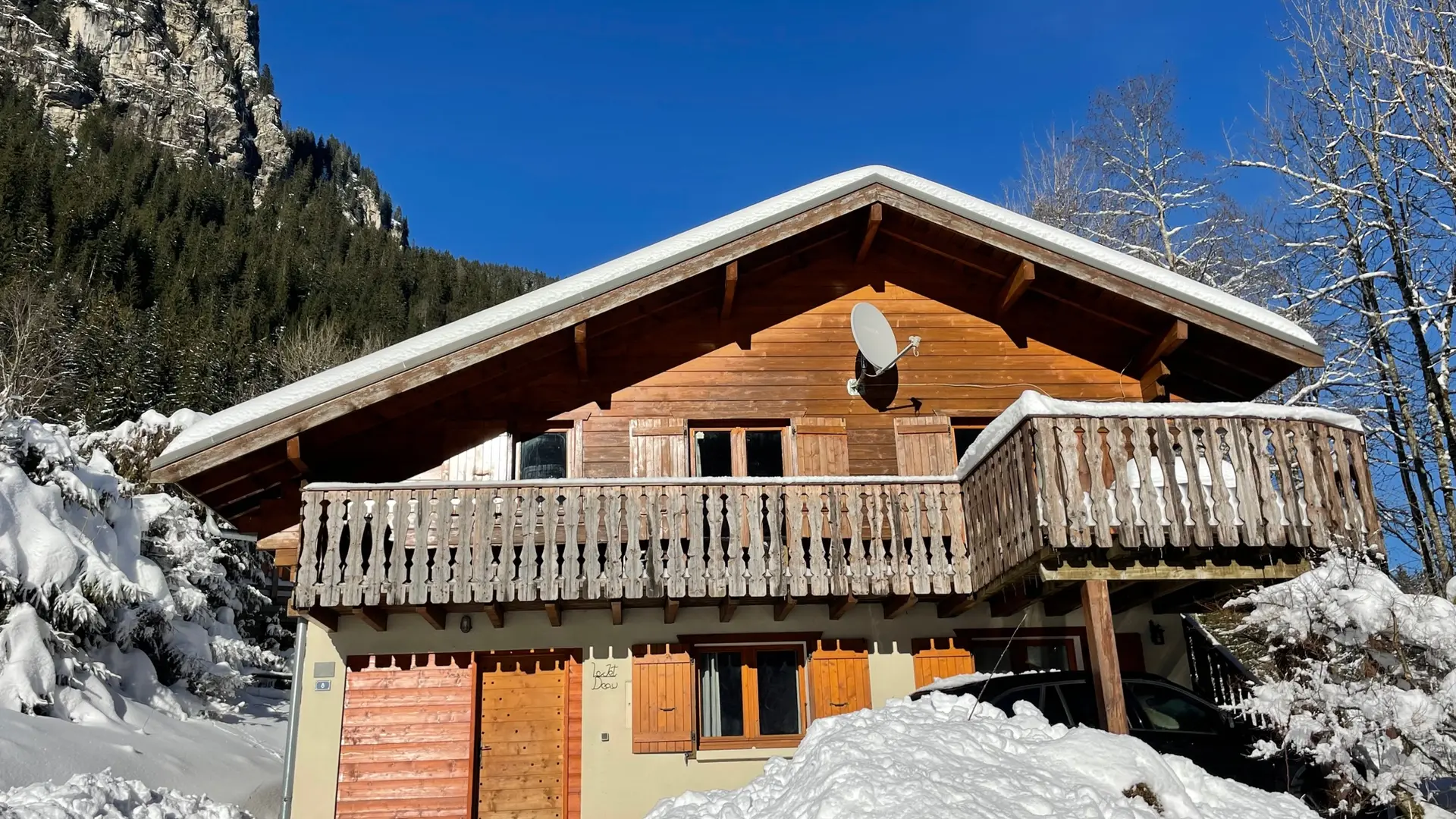 Le chalet sous la neige