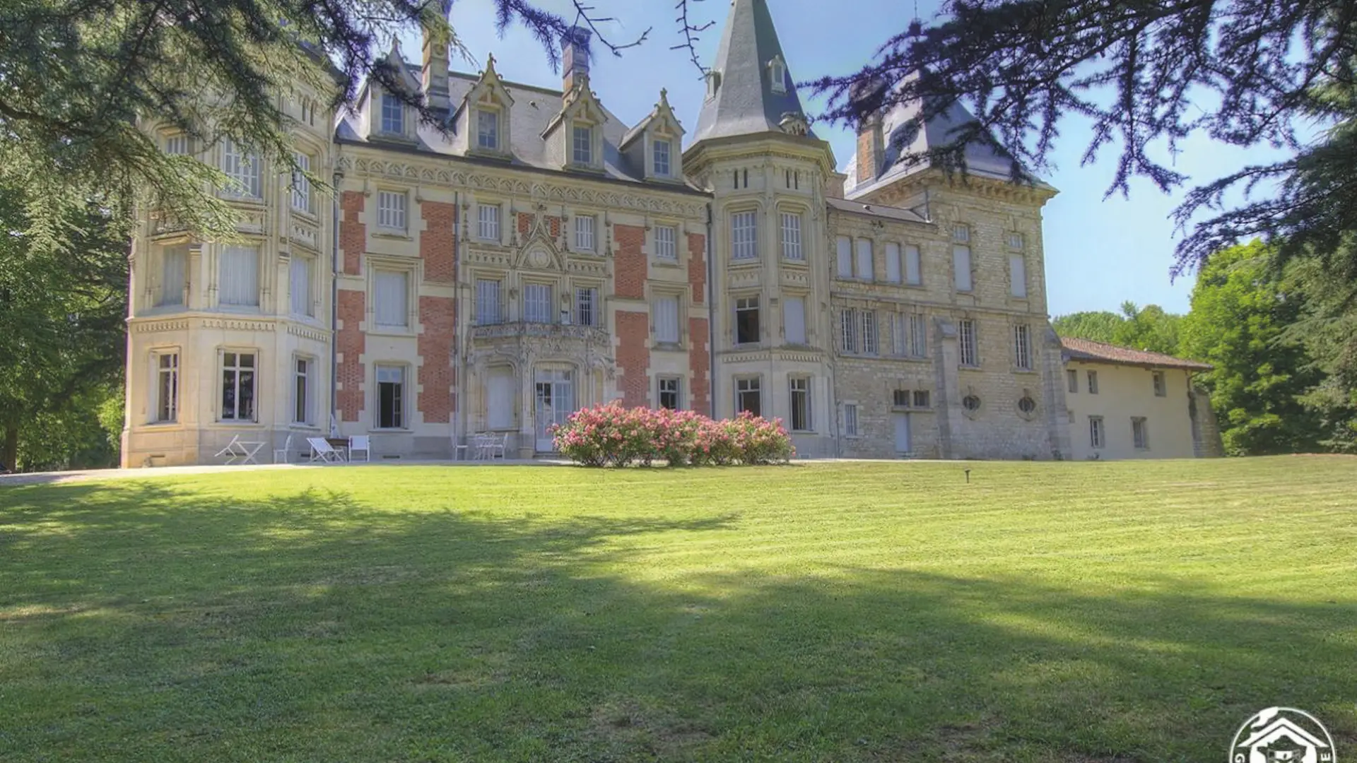 Château de Varambon vue extérieure