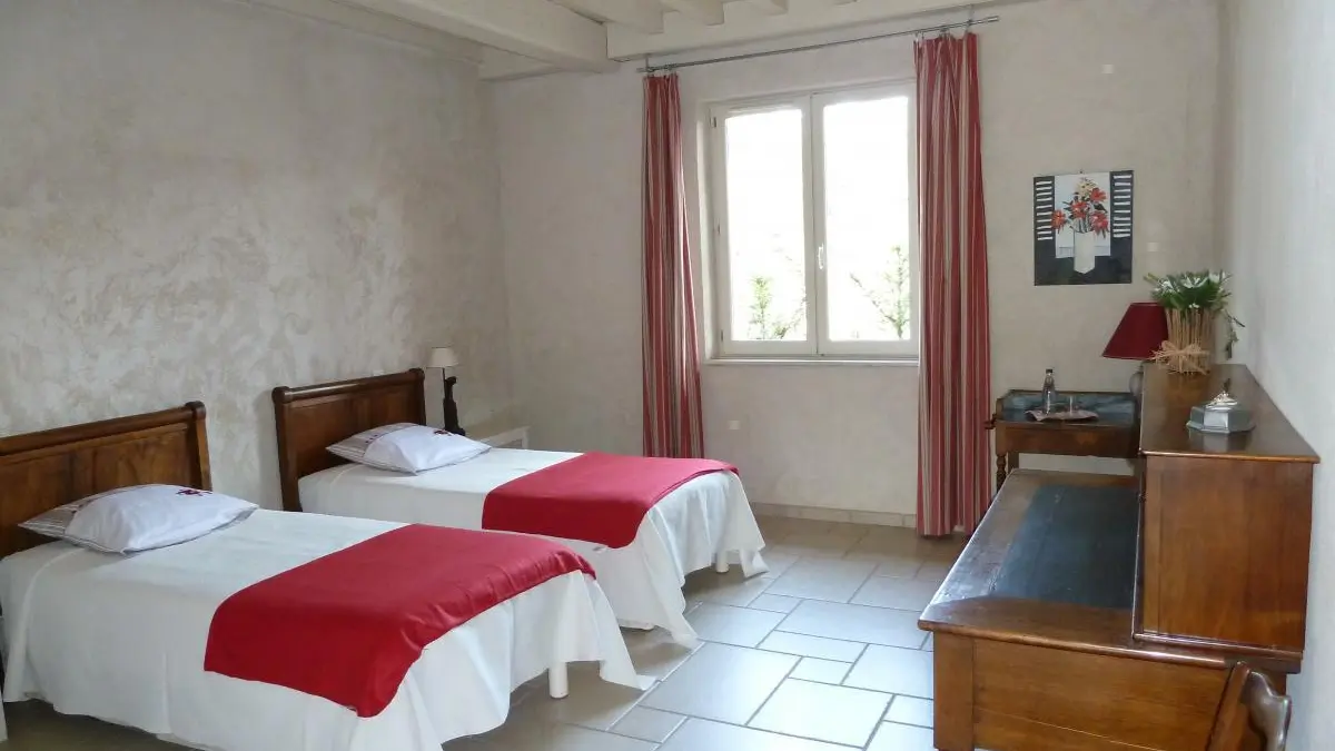 La 2ème chambre (les lits peuvent être mis en 2 lits 90 ou 1 lit 180)