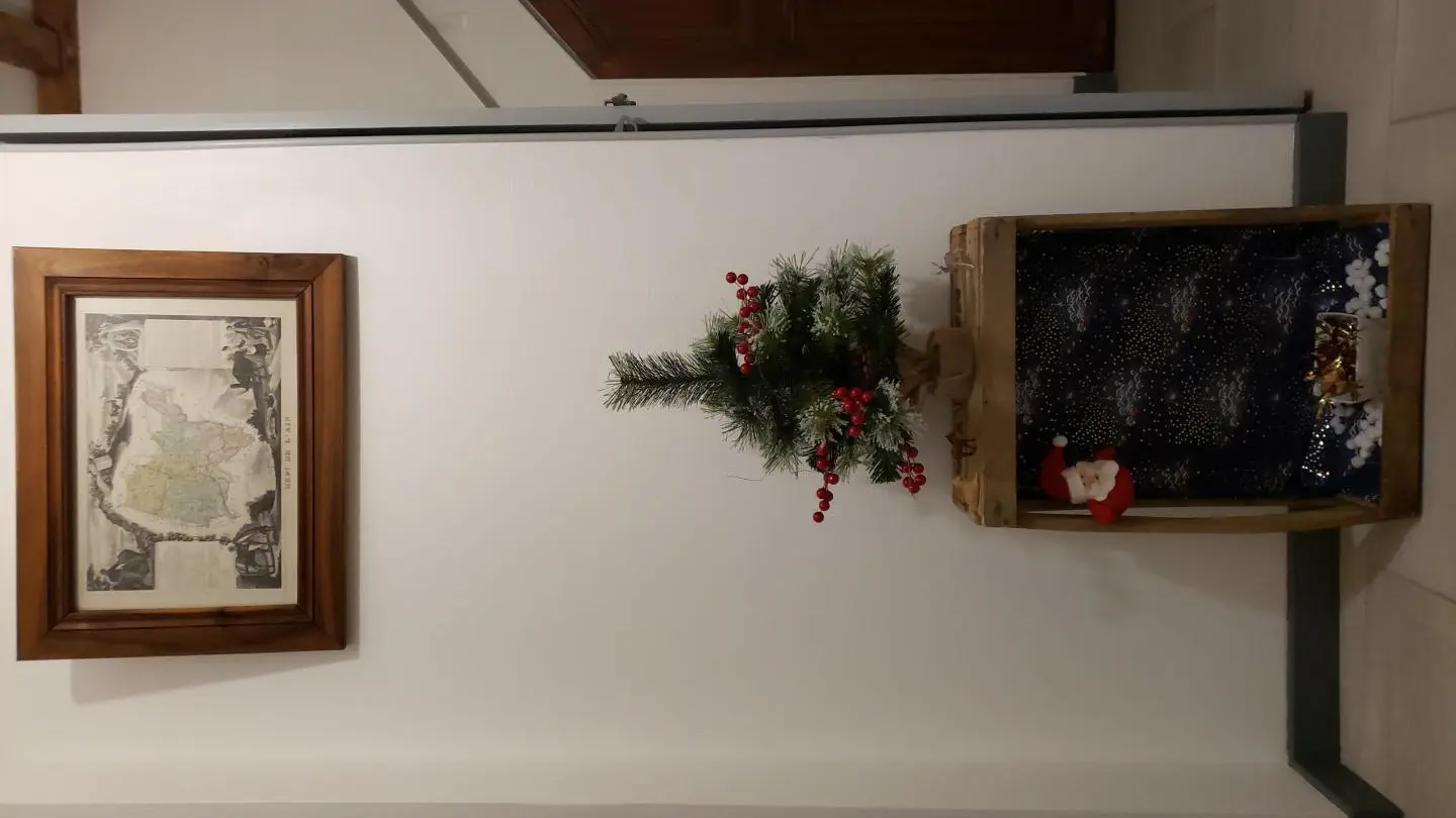 Accueil pour les fêtes dans le hall d'entrée.