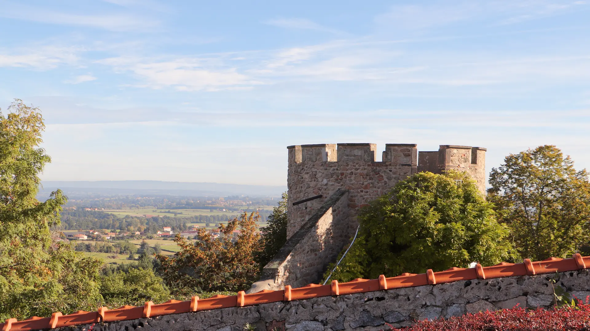 Saint-Haon-Le-Châtel, Village de Caractère