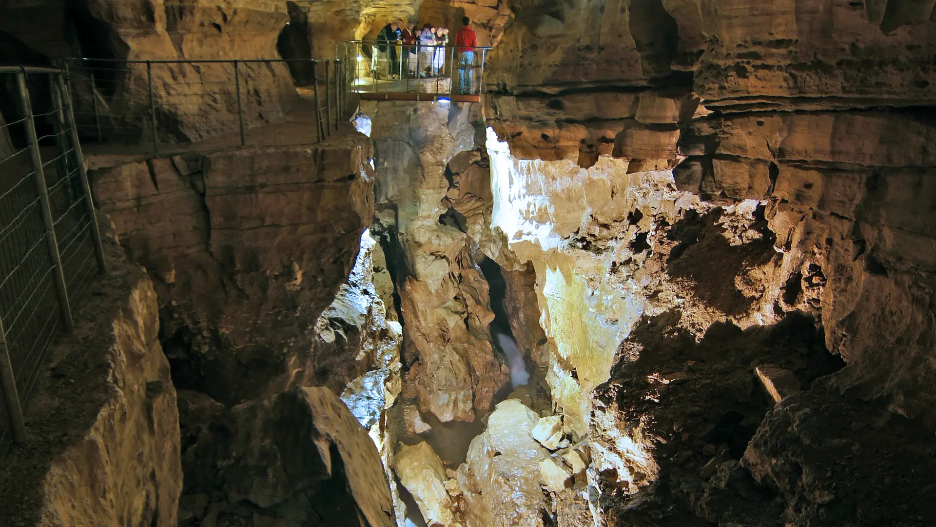 Canyon souterrain vue depuis la passerelle