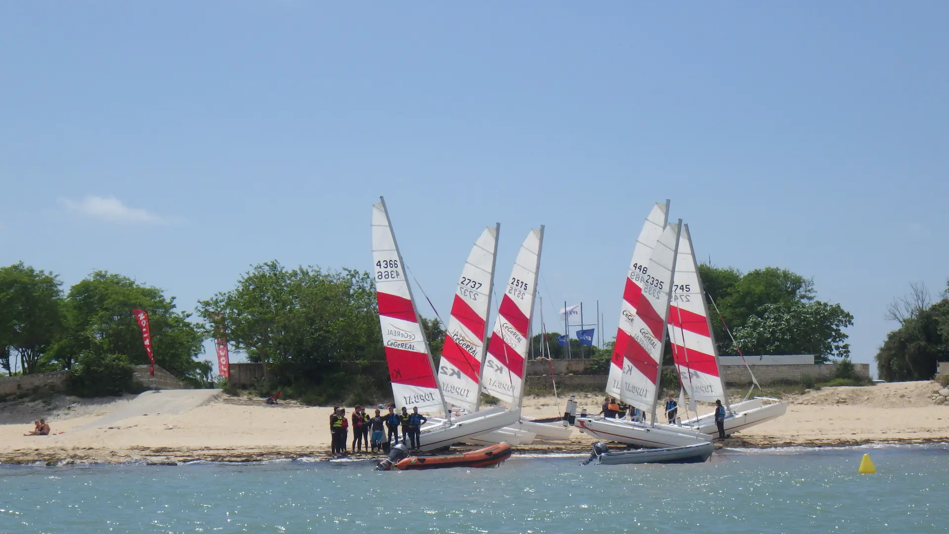 Catamarans à quai