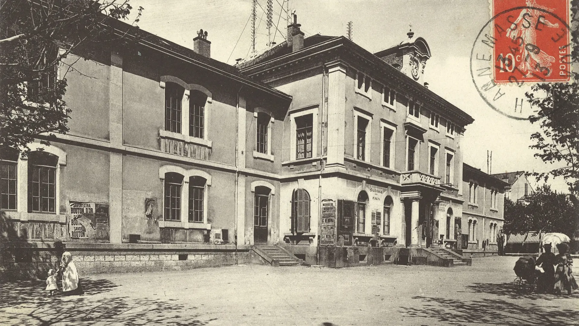 Place de la Mairie et Hôtel des Postes