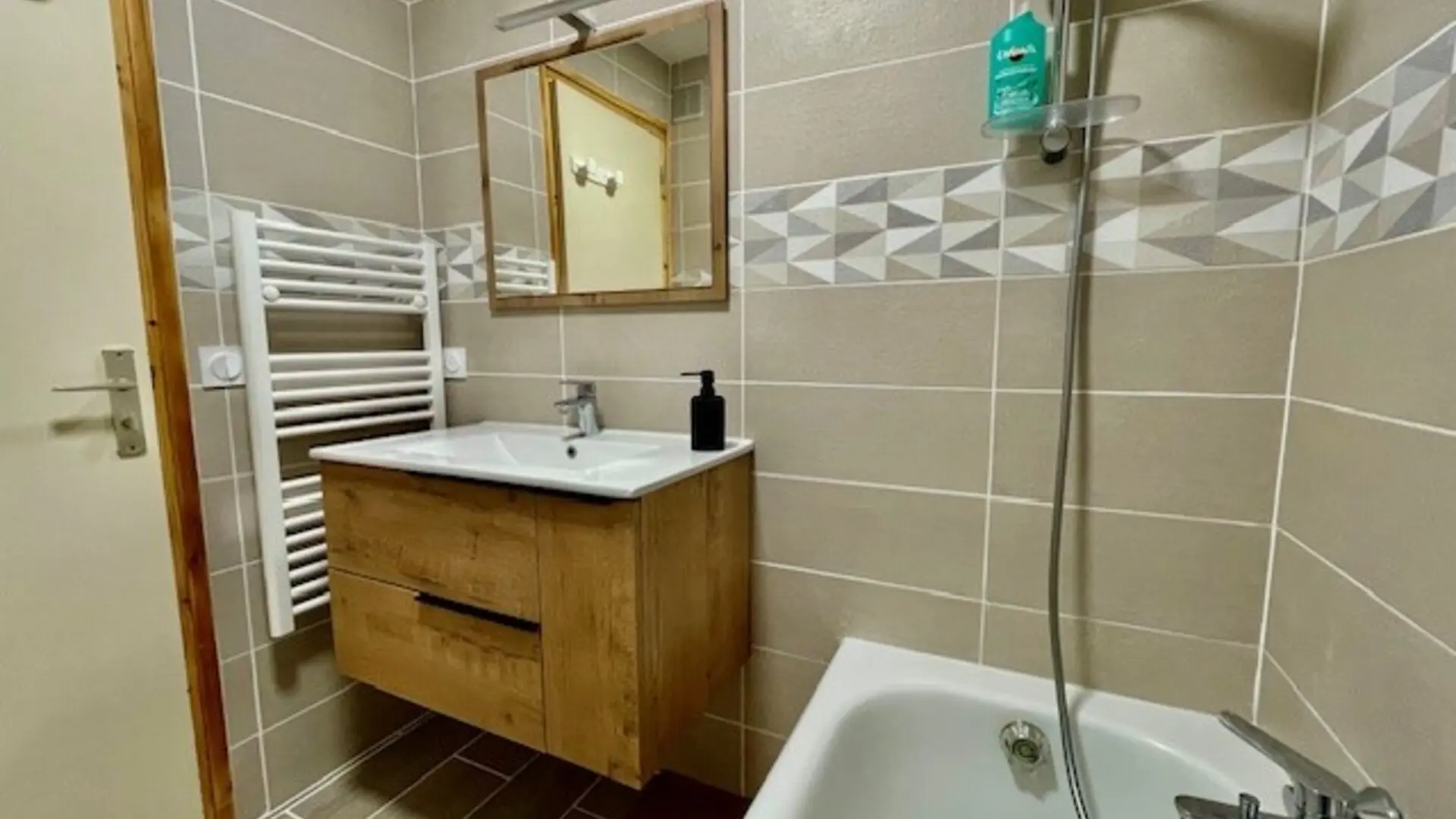 Lavabos et baignoire - Studio Val Pierre