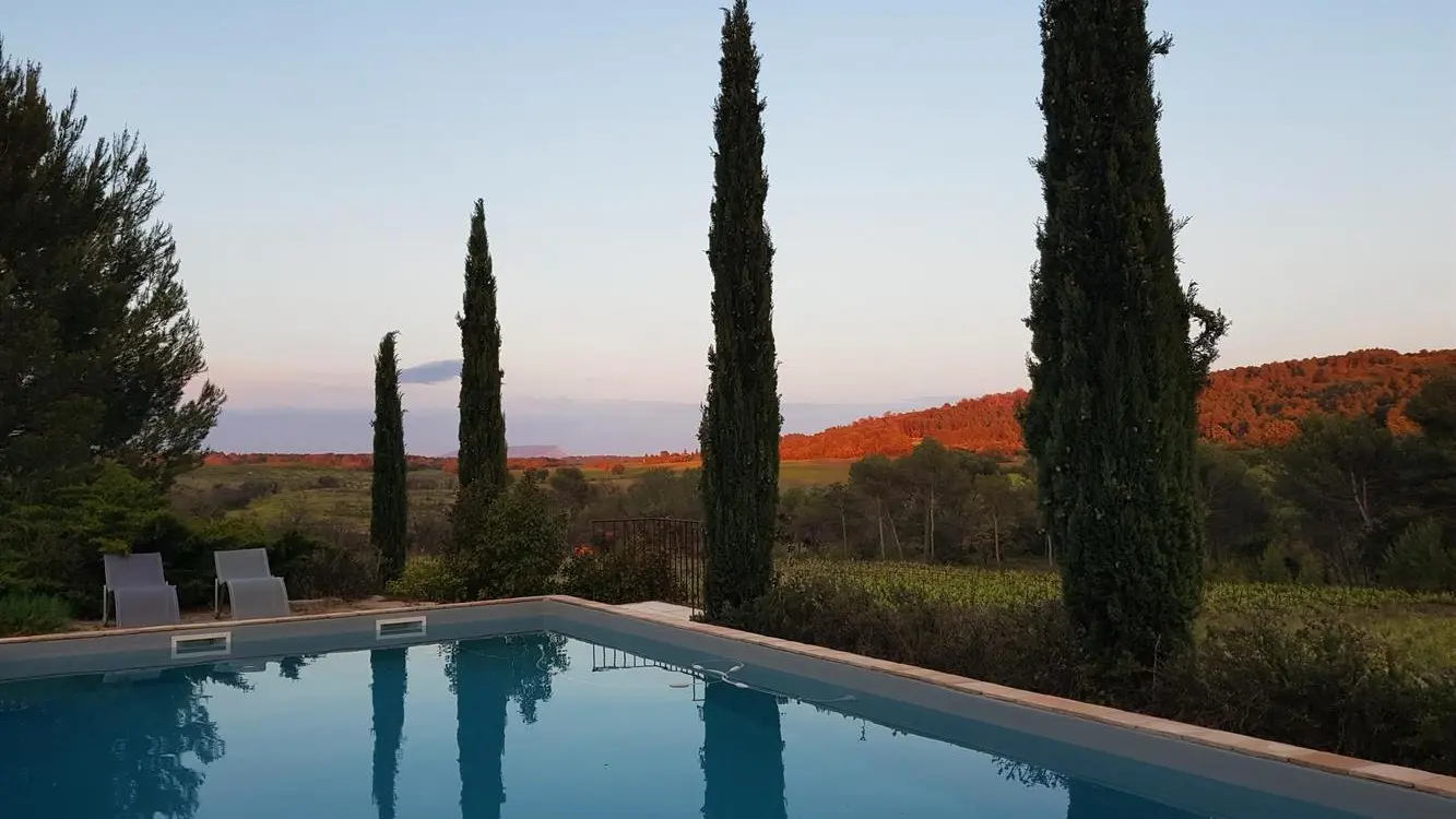 La piscine le soir