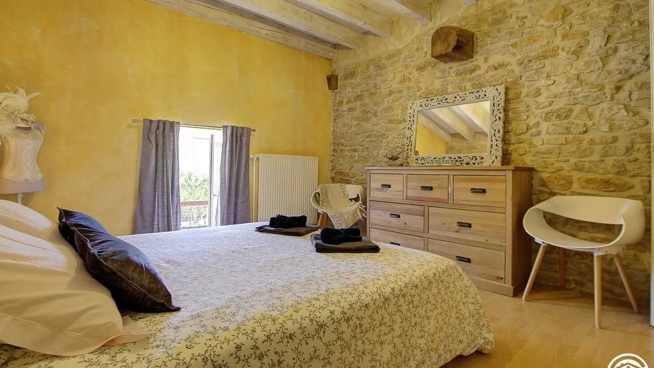 chambre 1, bois pierres, le charme avant tout