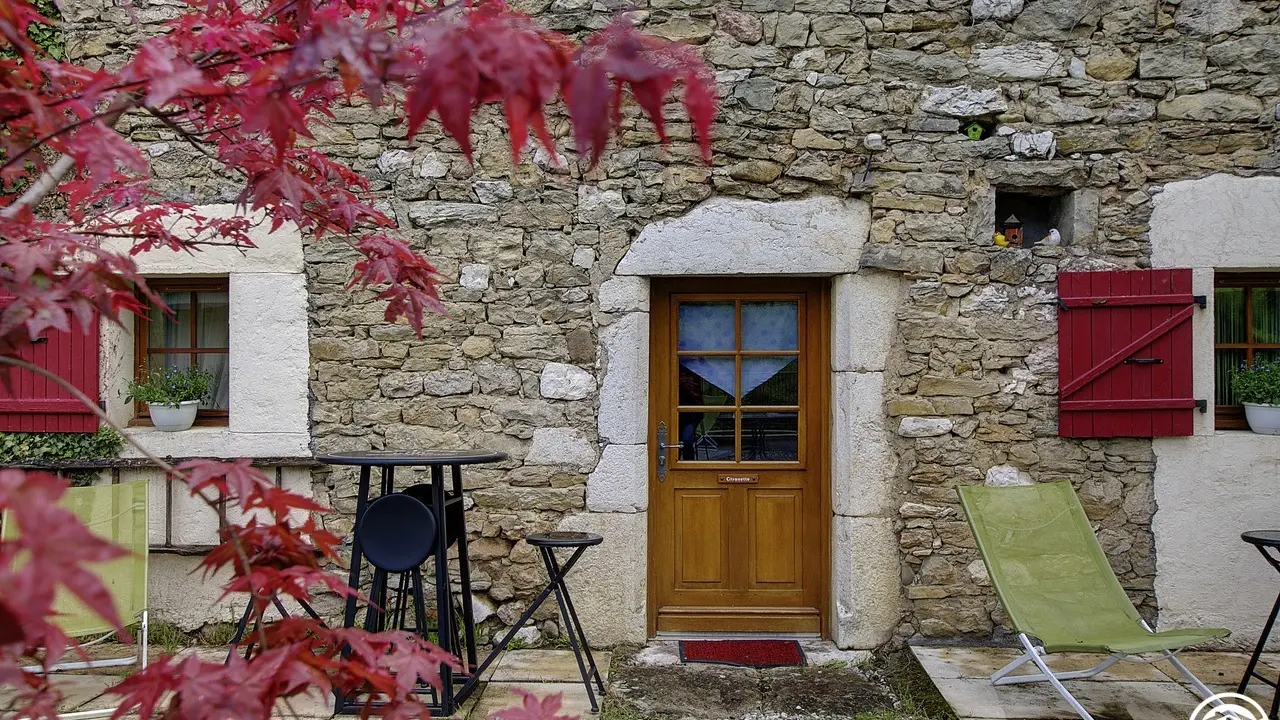 Entrée indépendante de la chambre citronette