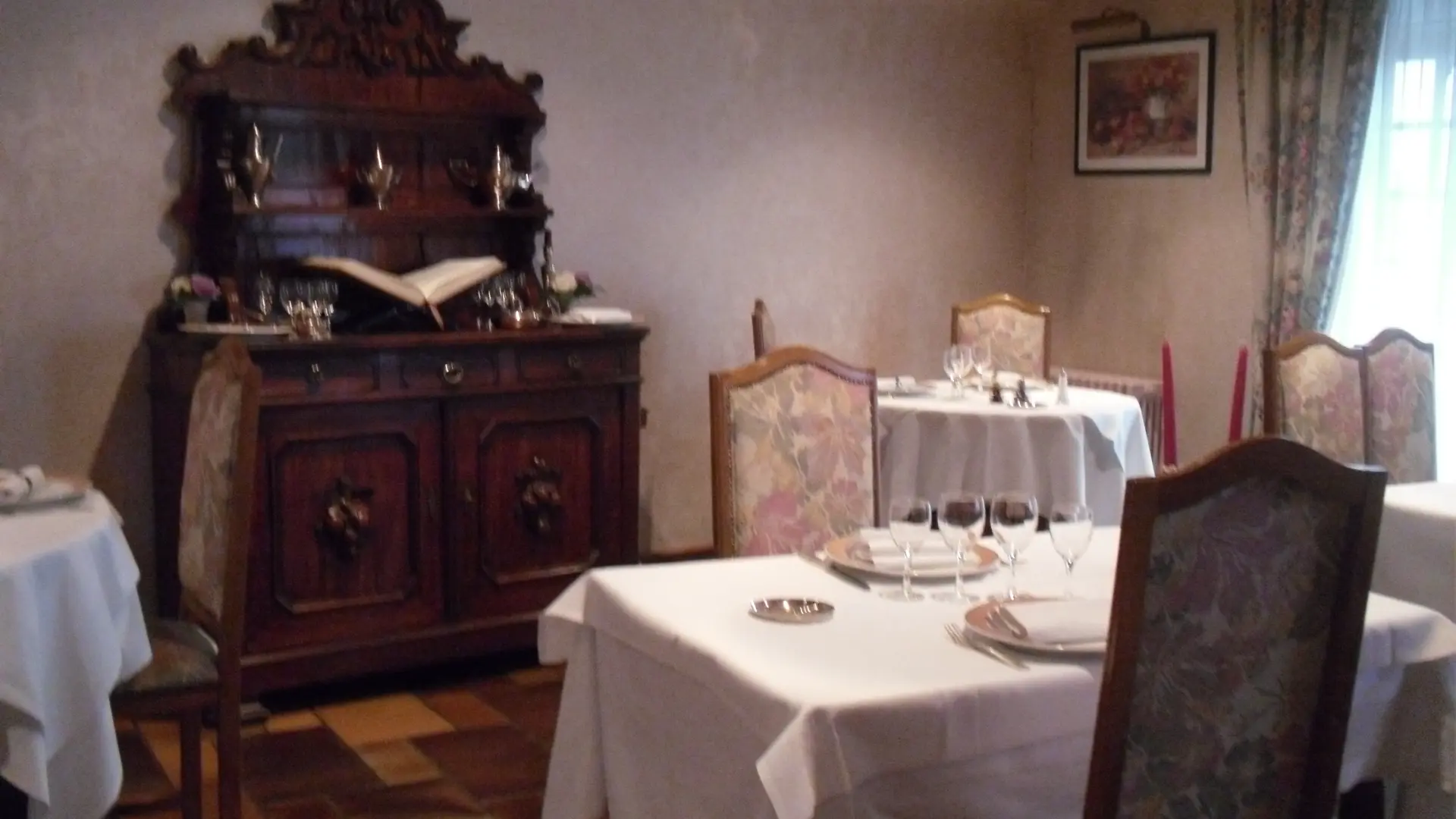 Restaurant room
