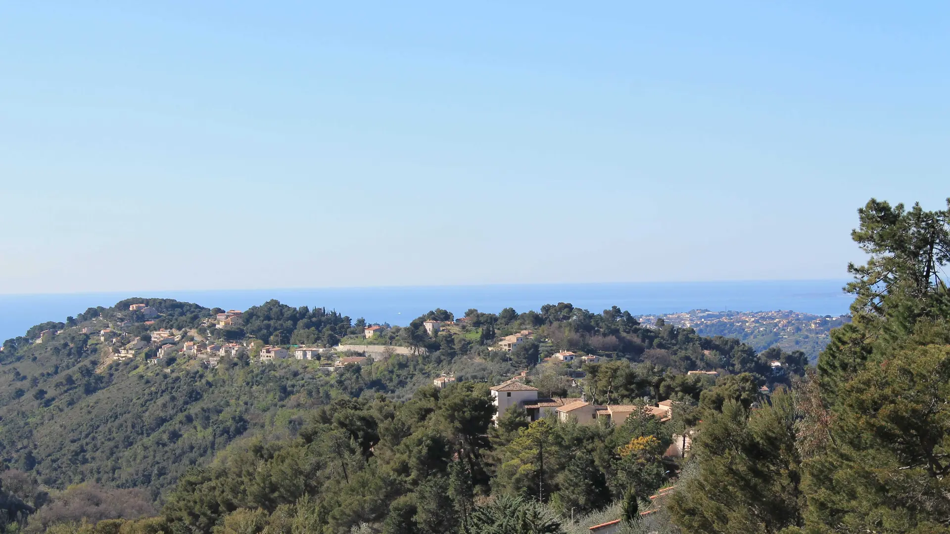 Gîte Gris Azur-Vue depuis la terrasse-Aspremont-Gîtes de France des Alpes-Maritimes