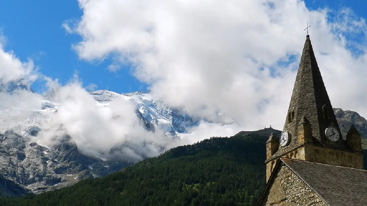 Le clocher de l'église de La Grave