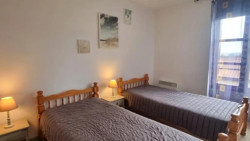 Chambre avec deux lits 90.