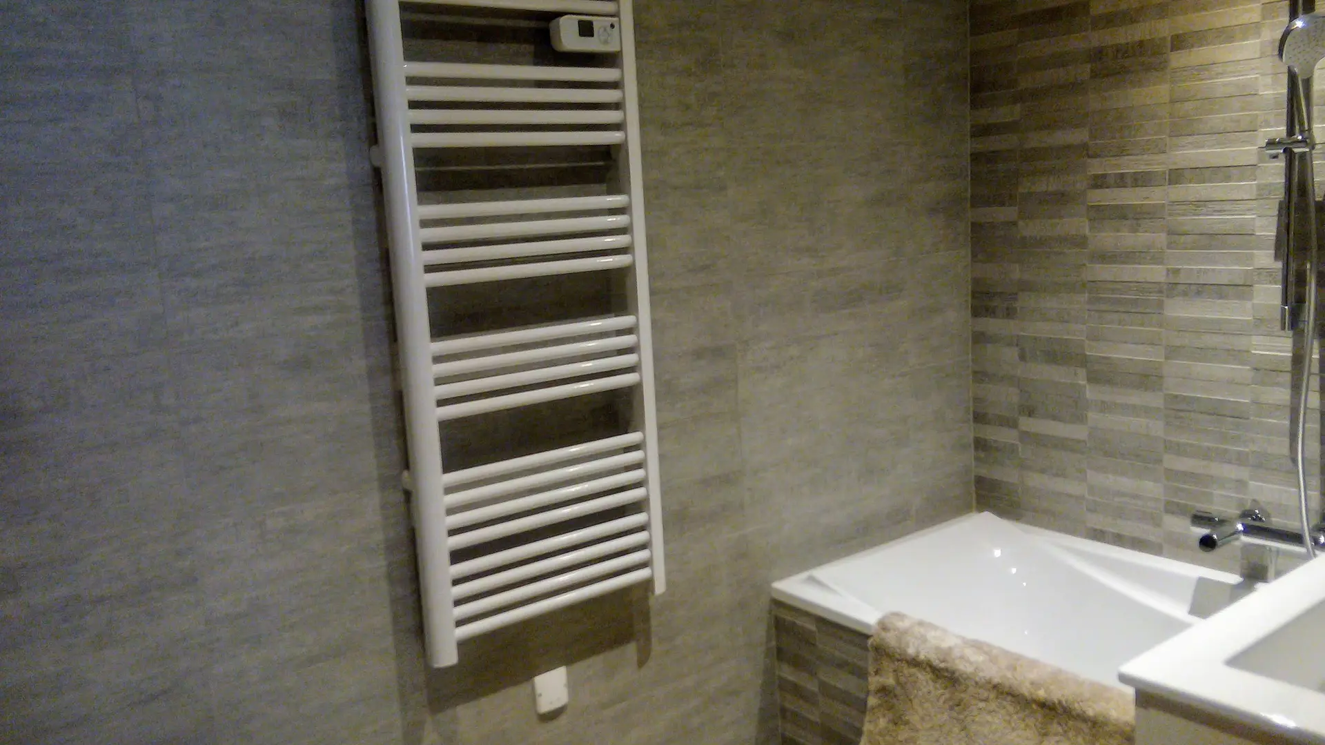 Salle de bain baignoire - Les Picaillons - La Chalet - Les Villards-sur-Thônes, Haute-Savoie