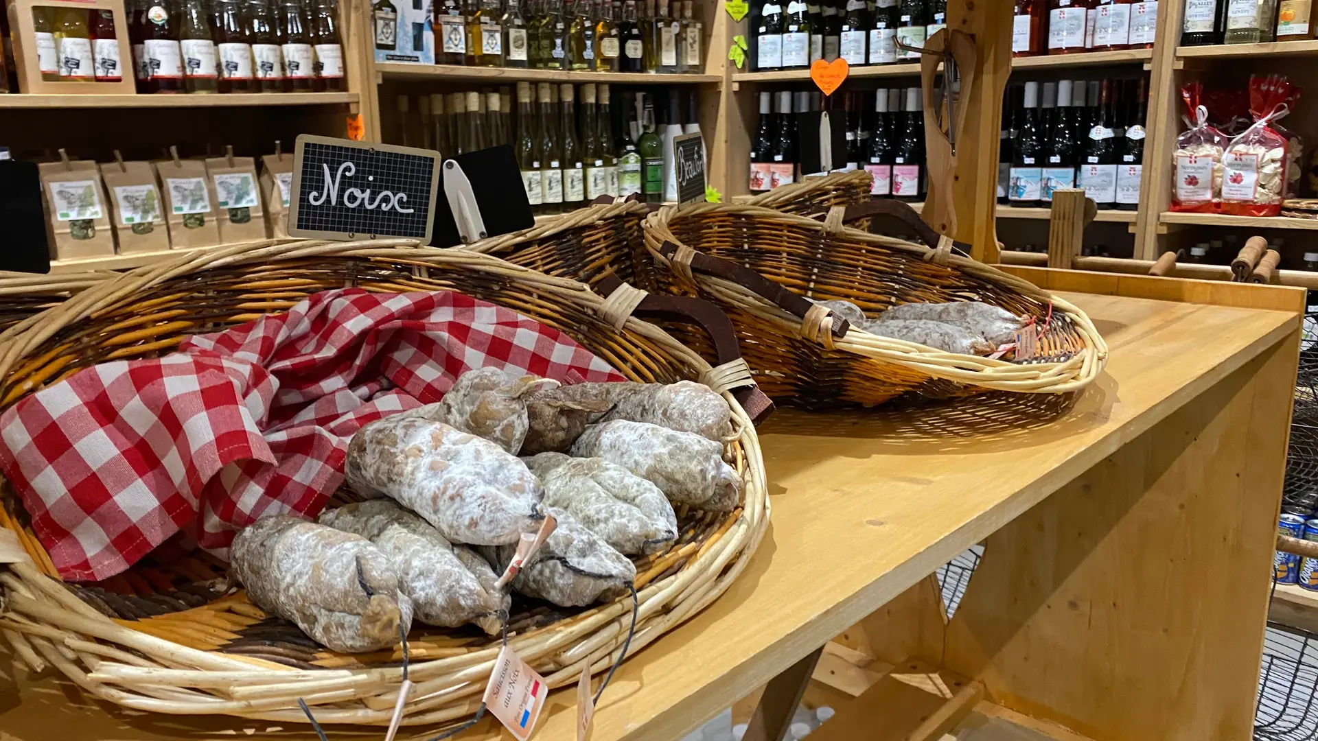 Vieux Chalet Charcuterie et Vins