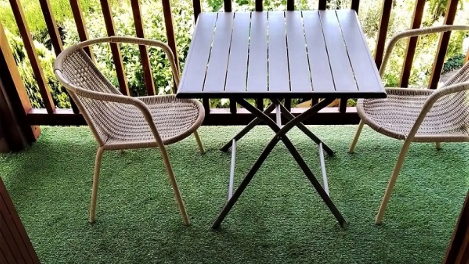 Le balcon pour les repas en extérieur