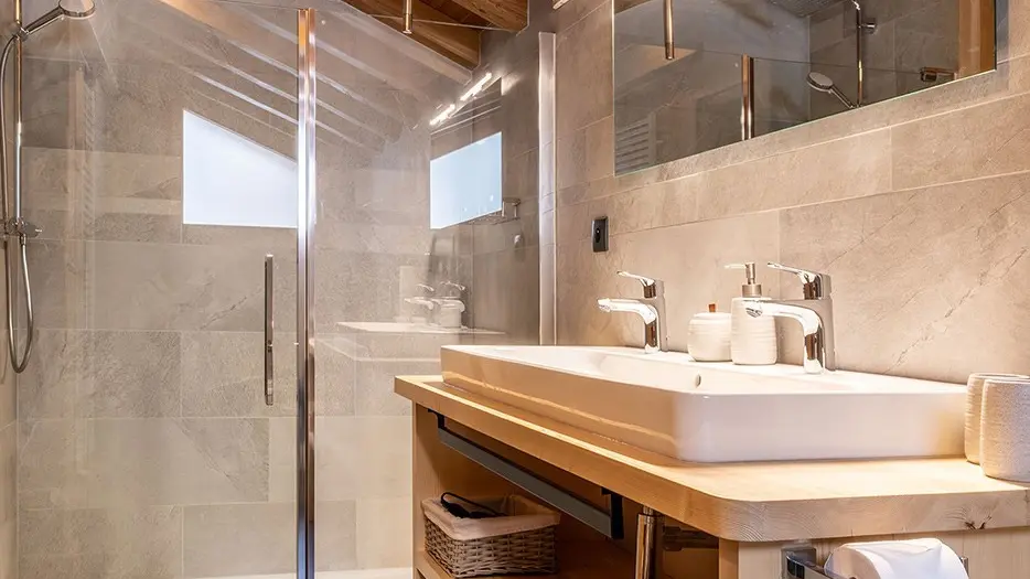 Salle de bain, 2eme étage coté douche