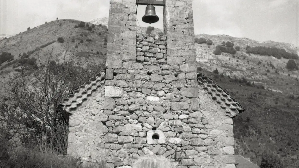 Extérieur porte et clocher campanile