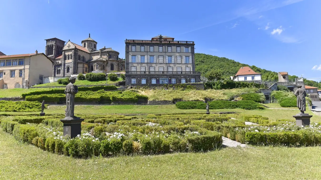 Jardin de Bosredon, musée Sahut, église Saint-Priest à Volvic