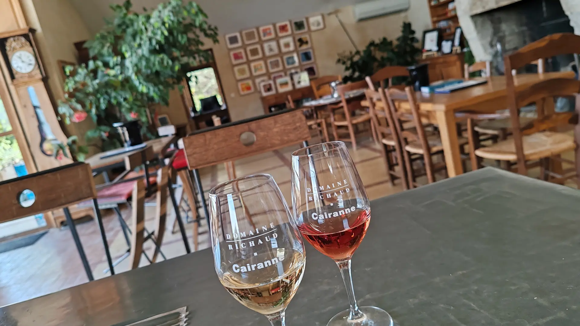 On vous attends au caveau !