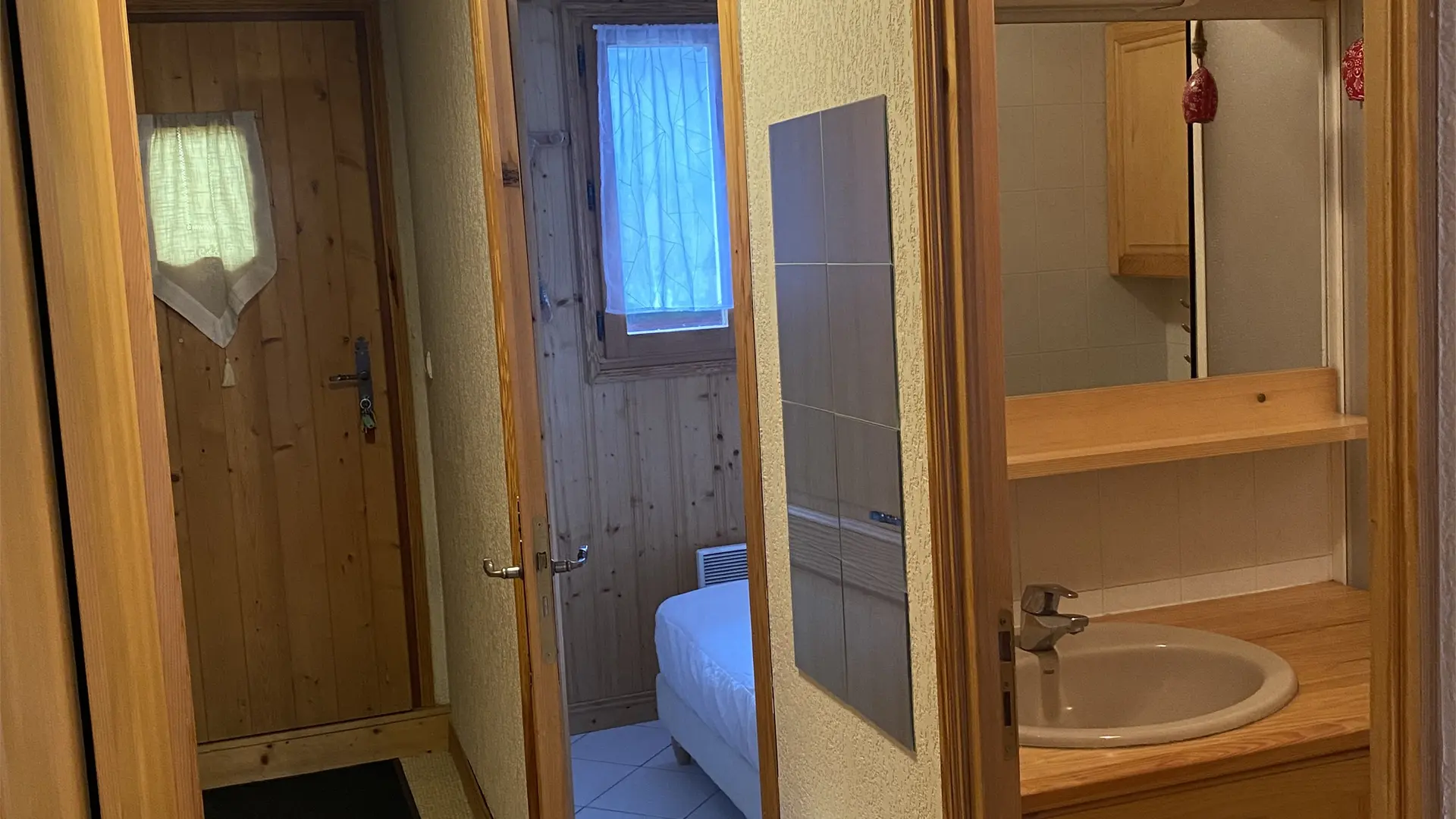 Entrée principale et couloir