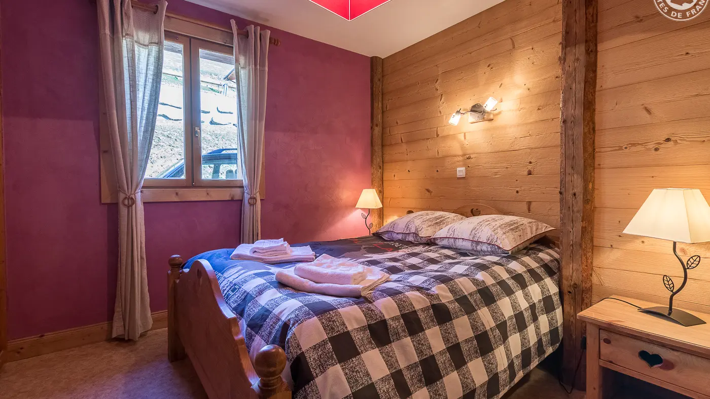 chambre 1 
lit 140x190 et fait à votre arrivée
Linge de toilette