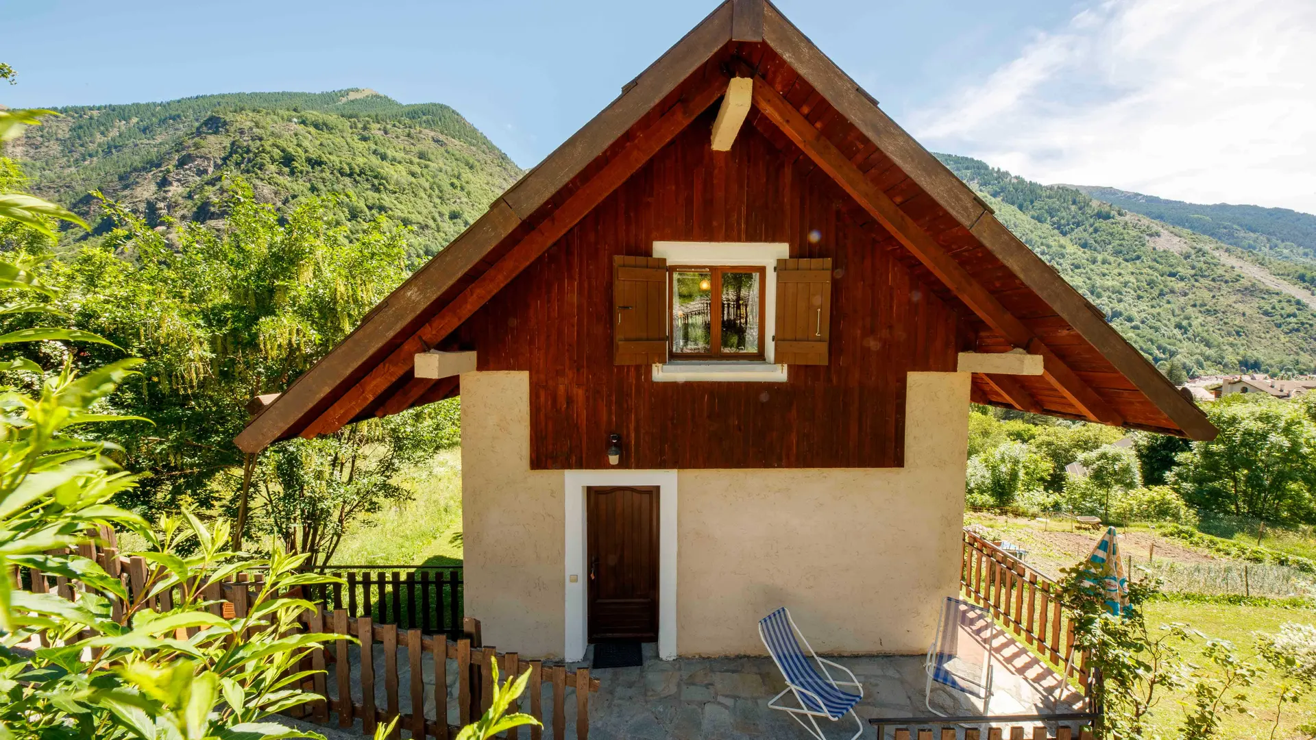 Gîte Les Cytises-Entrée du gîte-Saint-Étienne-de-Tinée-Gîtes de France des Alpes-Maritimes