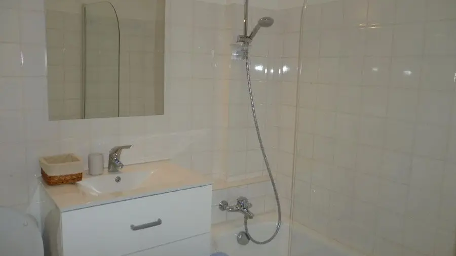 L'Escaou Un-Salle de bains-Chambre 3-Coursegoules-Gîtes de France Alpes Maritimes