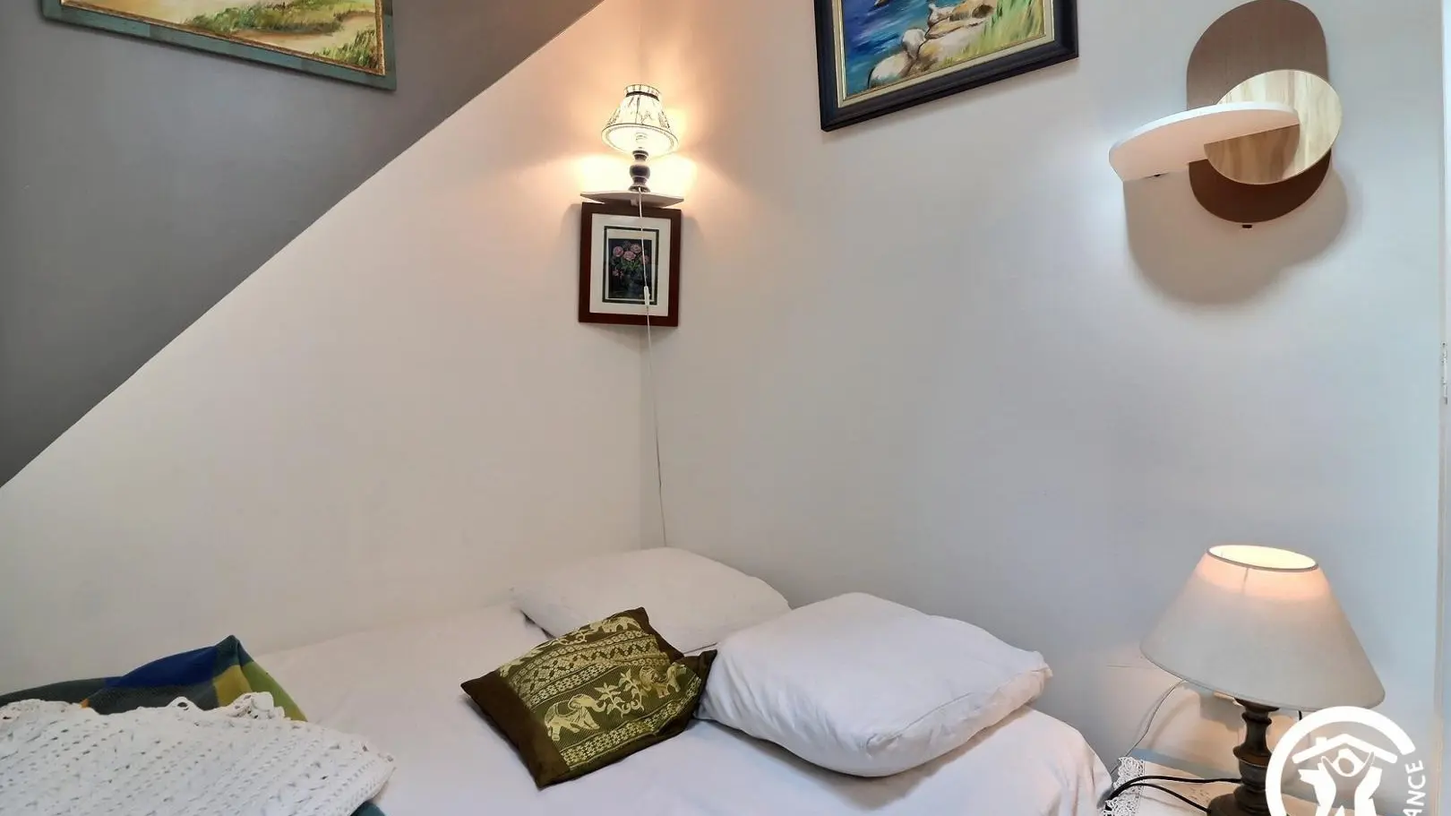 chambre 2 avec petite salle de bain wc