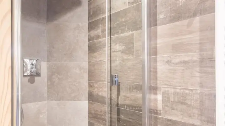 Salle d'eau chambre 1