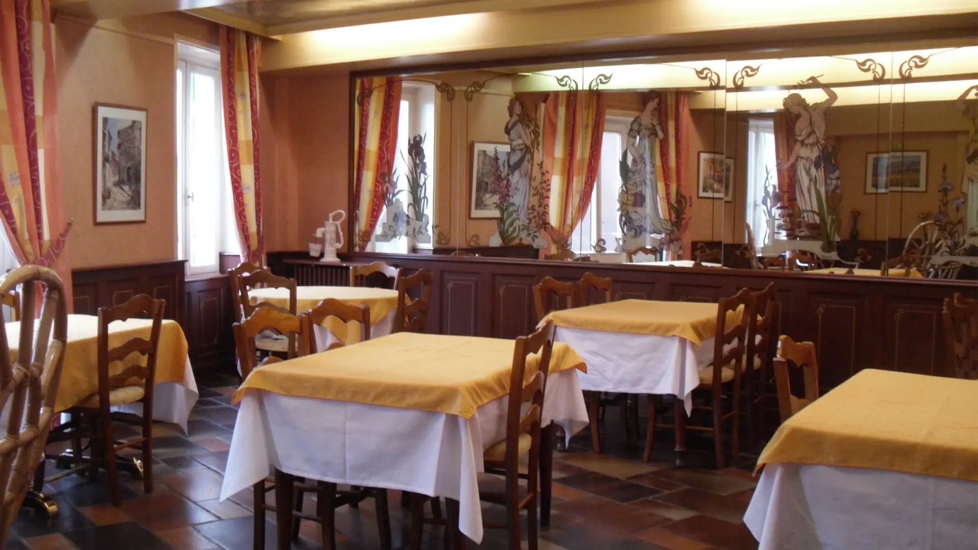 The restaurant room