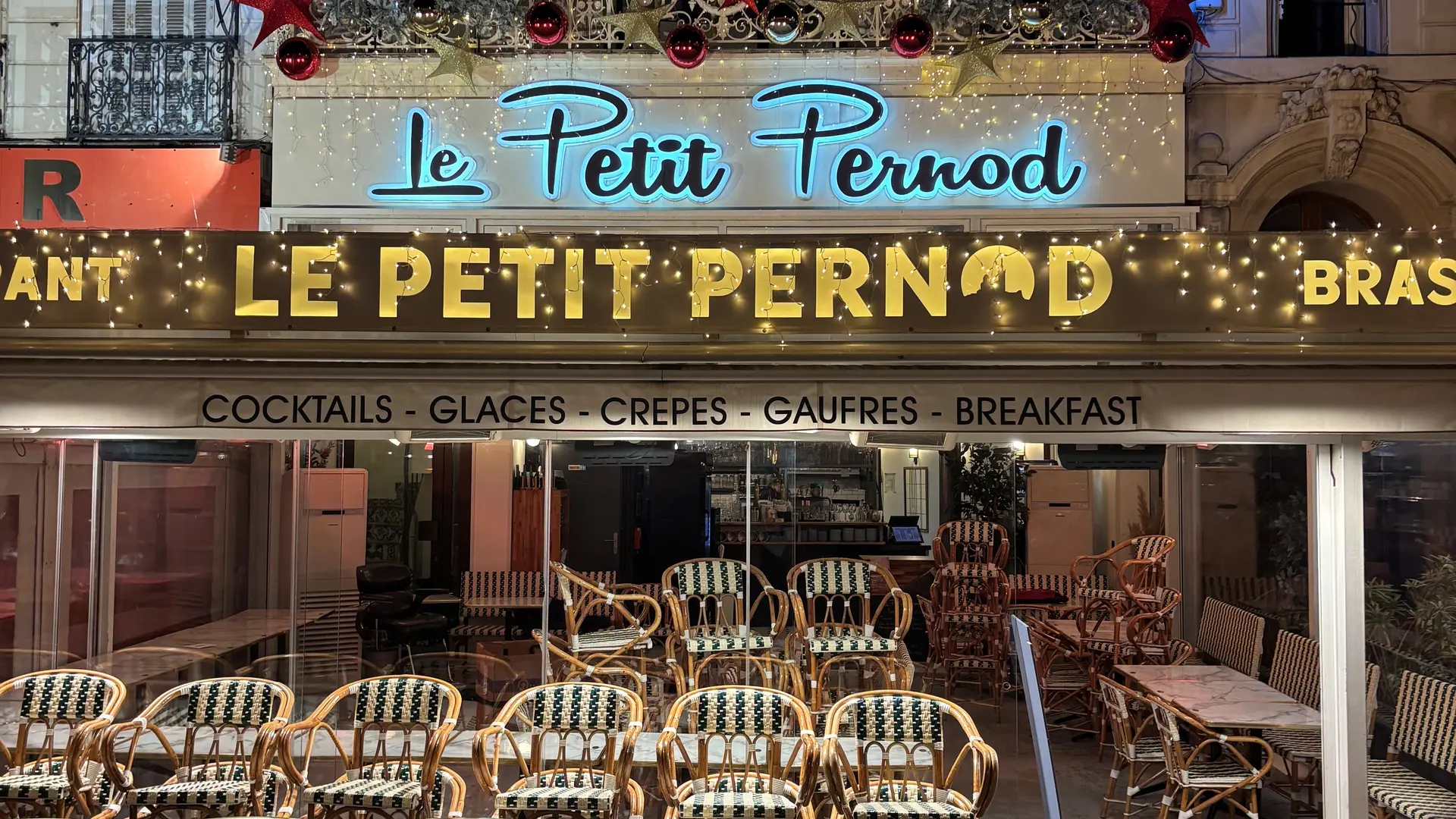 façade ext. avec déco hiver